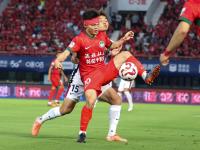 杏彩体育-包含国足东亚杯遗珠上海海港2-1逆转深圳李新翔19岁连续3轮中超破门的词条