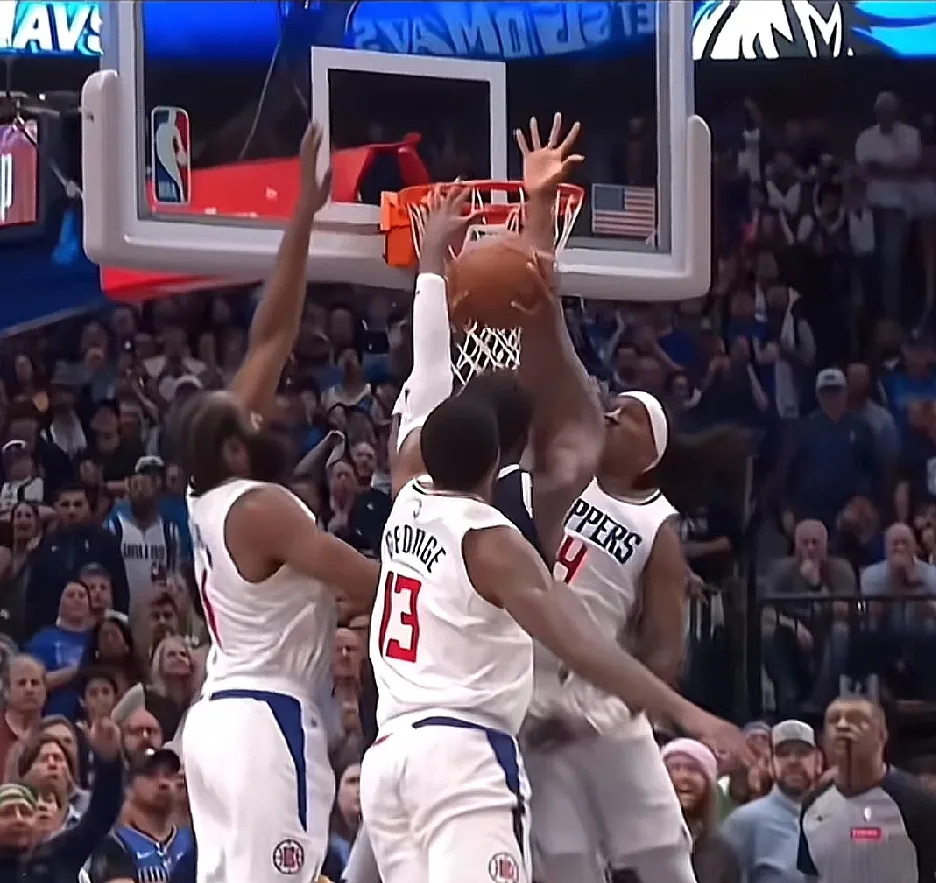 包含NBA球队遭遇连败，教练组寻找突破口的词条