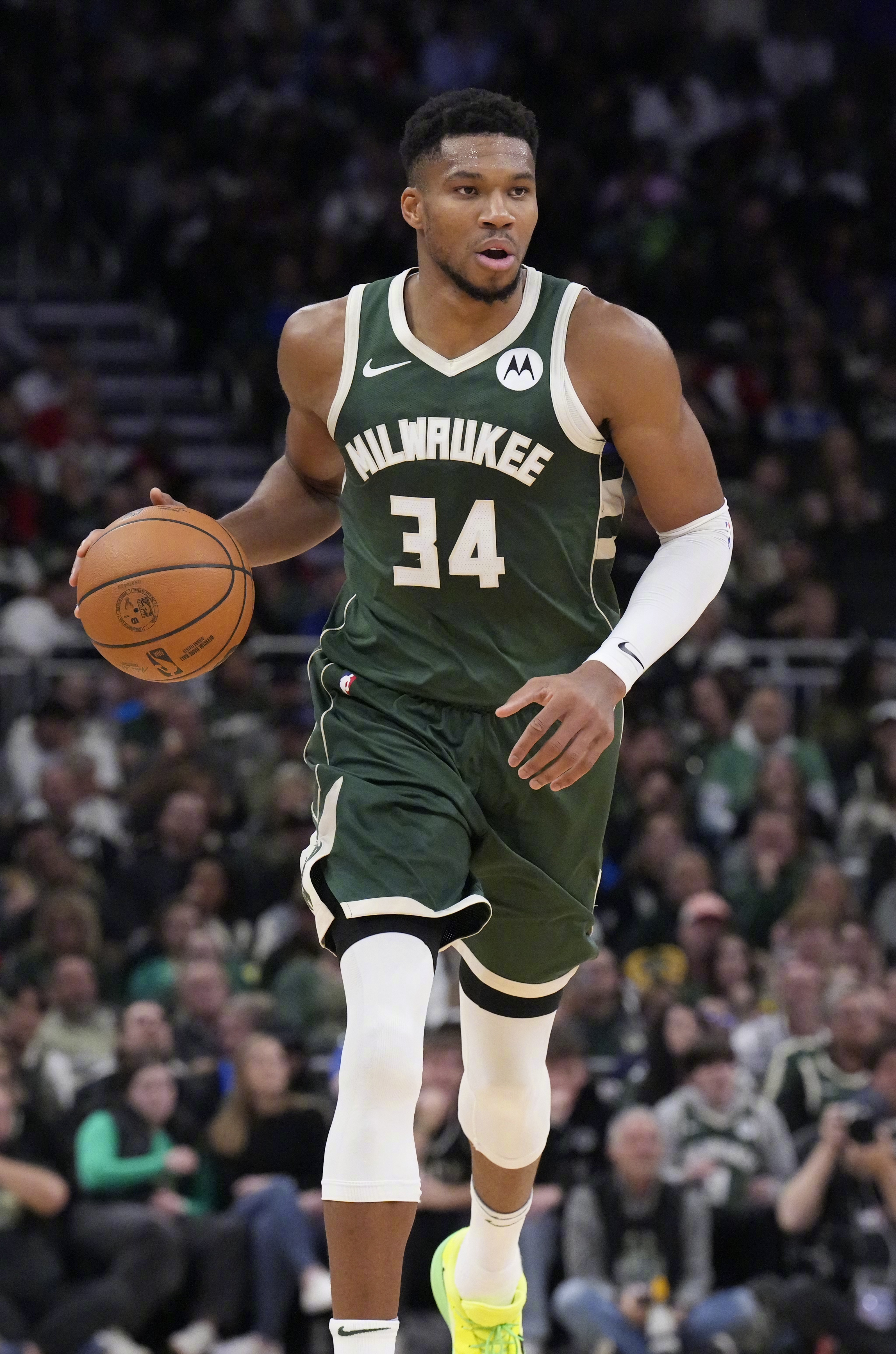 包含NBA球队遭遇连败，教练组寻找突破口的词条