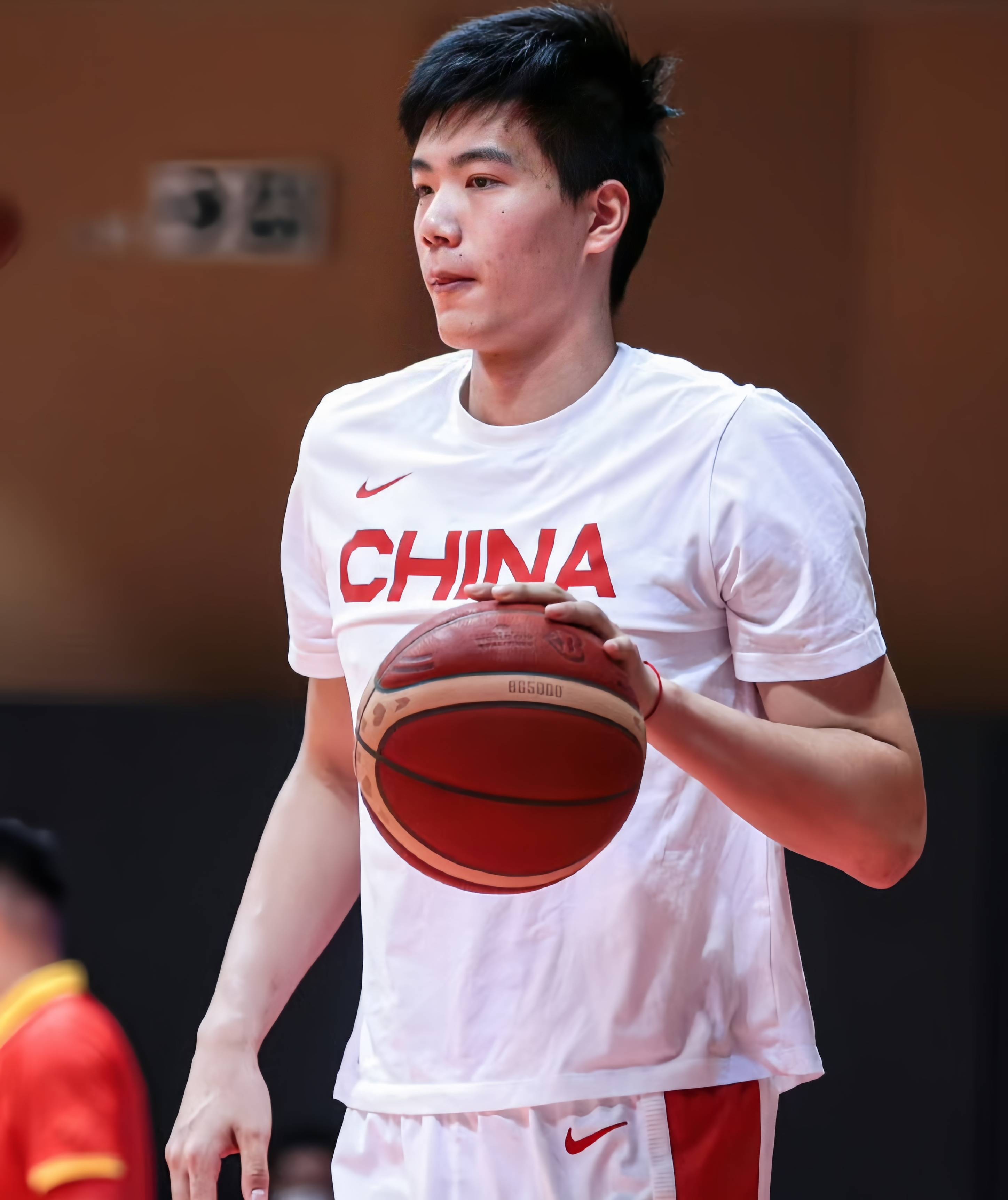 郭士强感谢运动员放弃陪伴家人时间参加集训的简单介绍