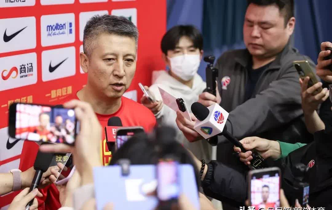 郭士强感谢运动员放弃陪伴家人时间参加集训的简单介绍