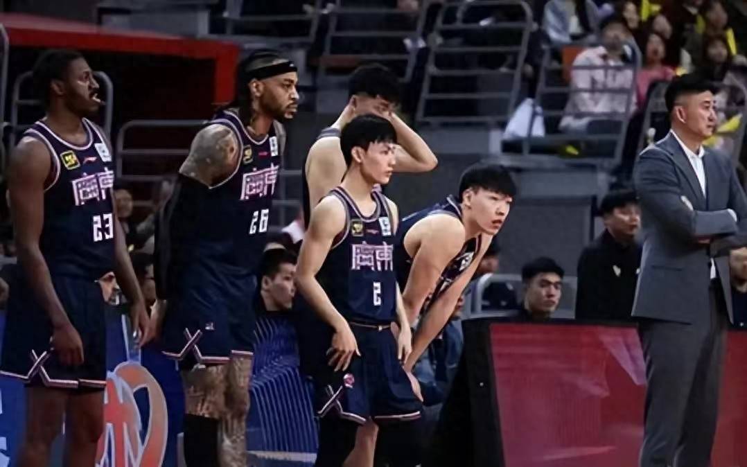 广东宏远队力争夺冠，壮志凌云再战球场的简单介绍