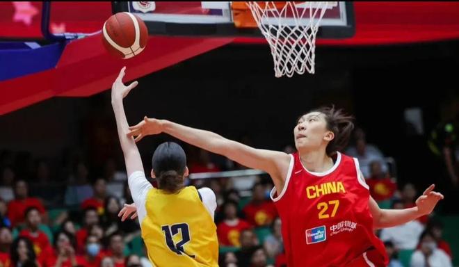 中国女篮平均年龄25.4岁选材着眼于洛杉矶奥运会FIBA发布中国女篮写真张子宇韩旭搞怪的简单介绍