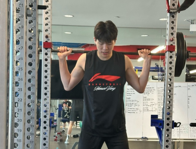 杨瀚森在洛杉矶进行训练与球哥等人同场竞技的简单介绍