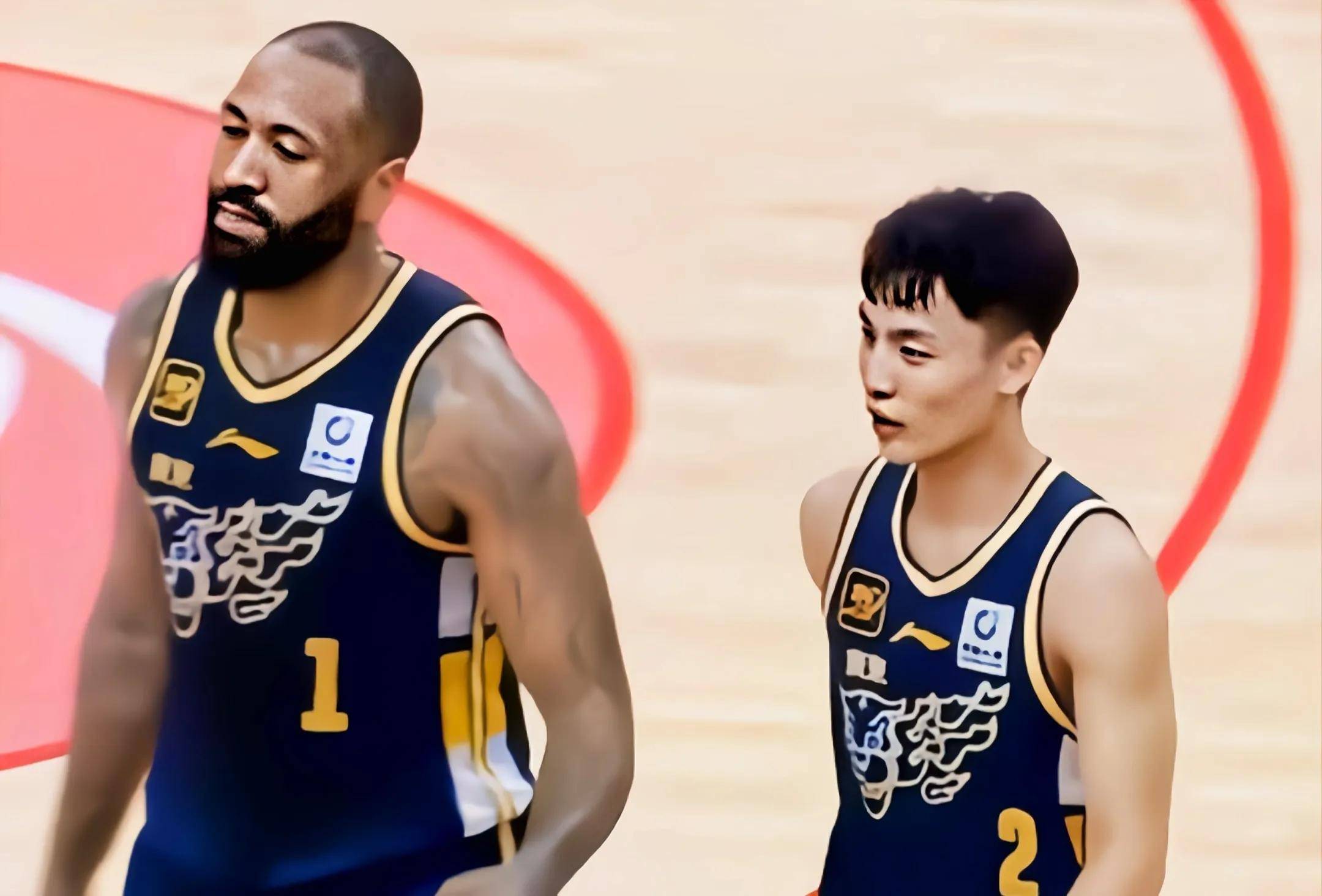 包含徐杰16+12广东胜天津杨瀚森18+10青岛胜深圳的词条
