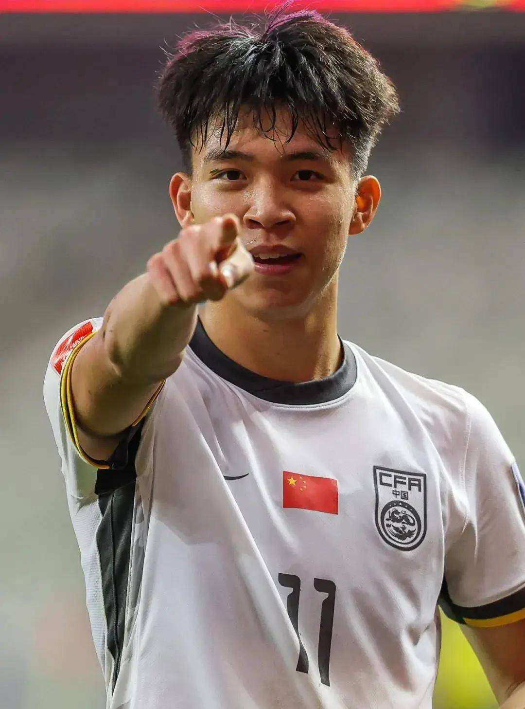 包含韩媒点评王钰栋：踢法太独对阵韩日几乎没有存在感的词条
