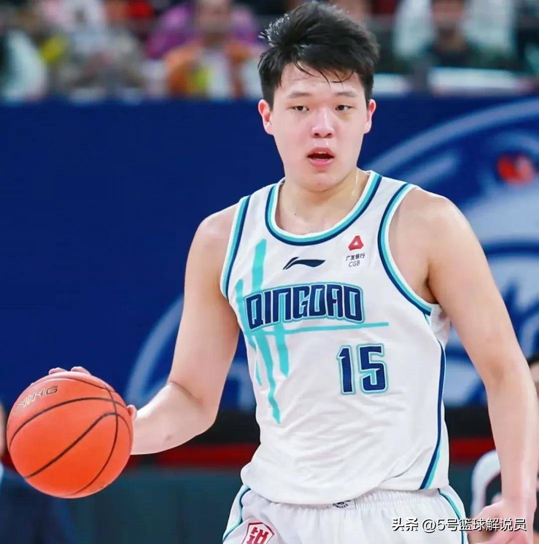 关于杨瀚森高位策应传球失误被换下，双手掩面略显沮丧的信息