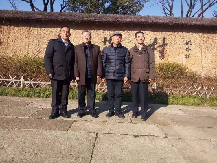 柳悦遥望千古，未来谁之名字将镶在队旗之上？